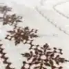  Kanaviçe işlemeli seccade takımı ve havlular