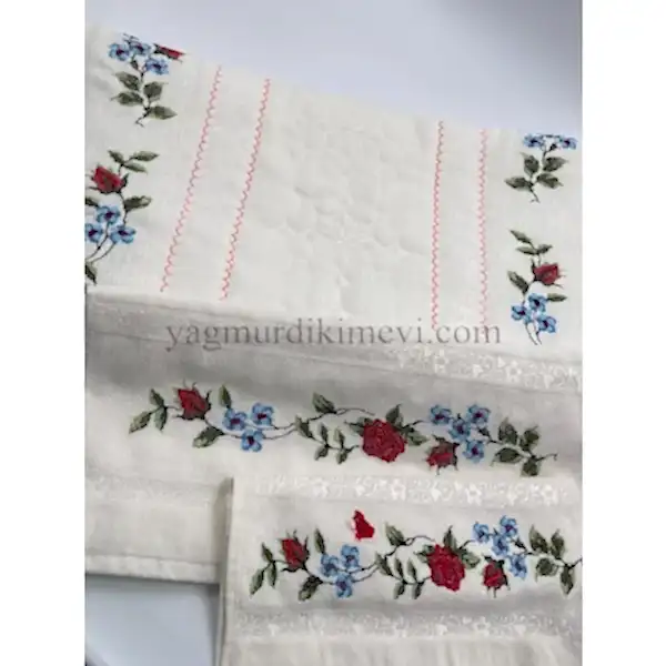  Kanaviçe işlemeli seccade takımı ve havlular