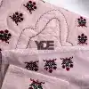  Kanaviçe işlemeli seccade takımı ve havlular